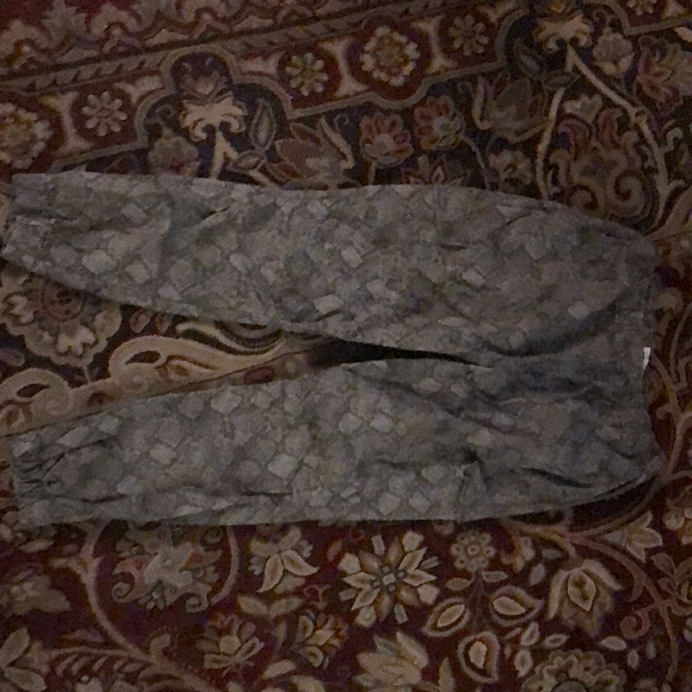 Good American pre-owned snake print cargo pants.
